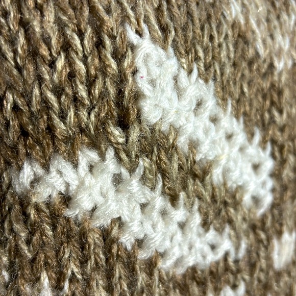 Cristina’s Women’s Tan & White Snowflake Long Sleeve Knit Sweater Size Medium - Picture 4 of 6